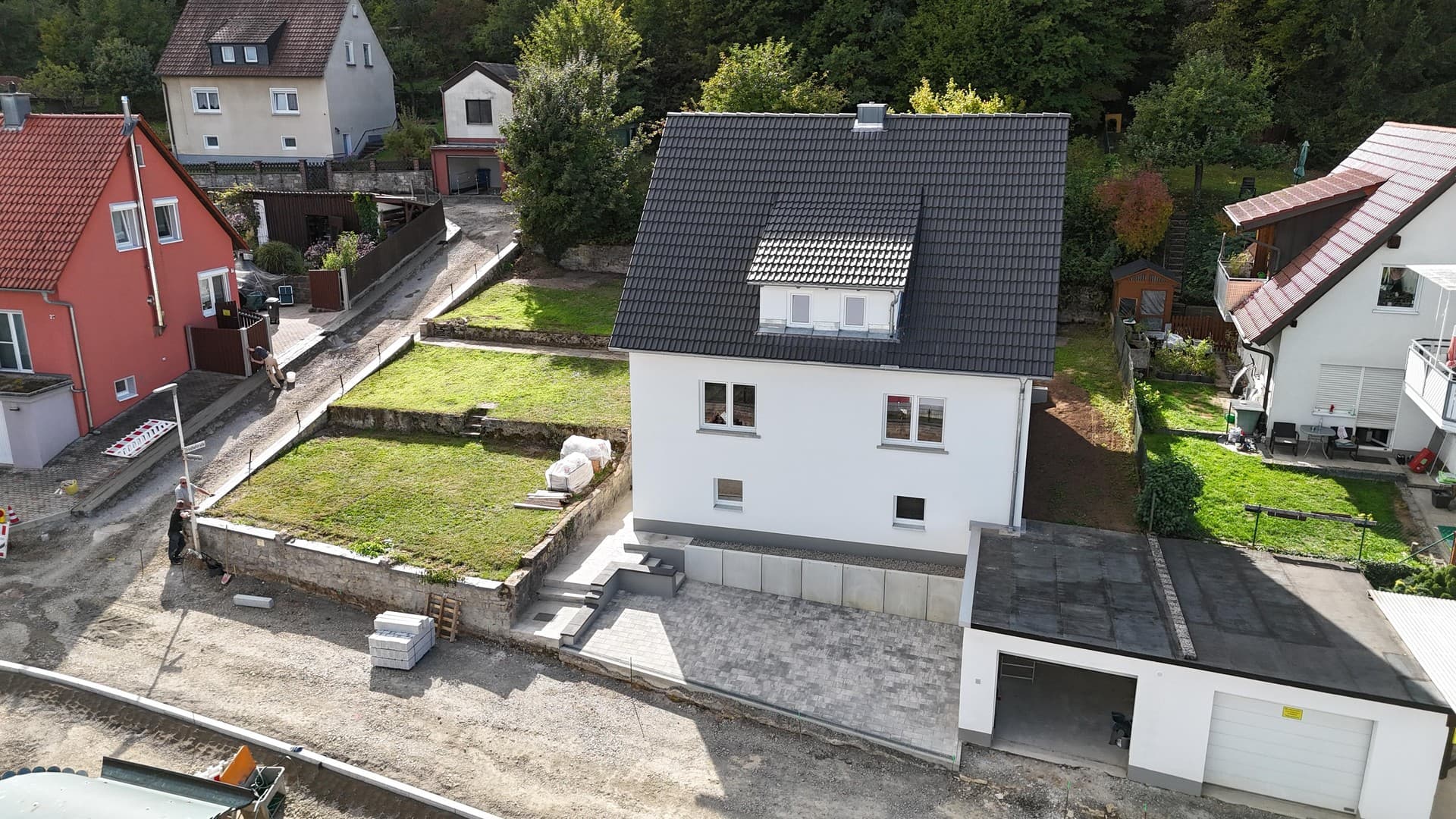 Umfassend modernisiertes Einfamilienhaus mit großem Grundstück und Waldanteil