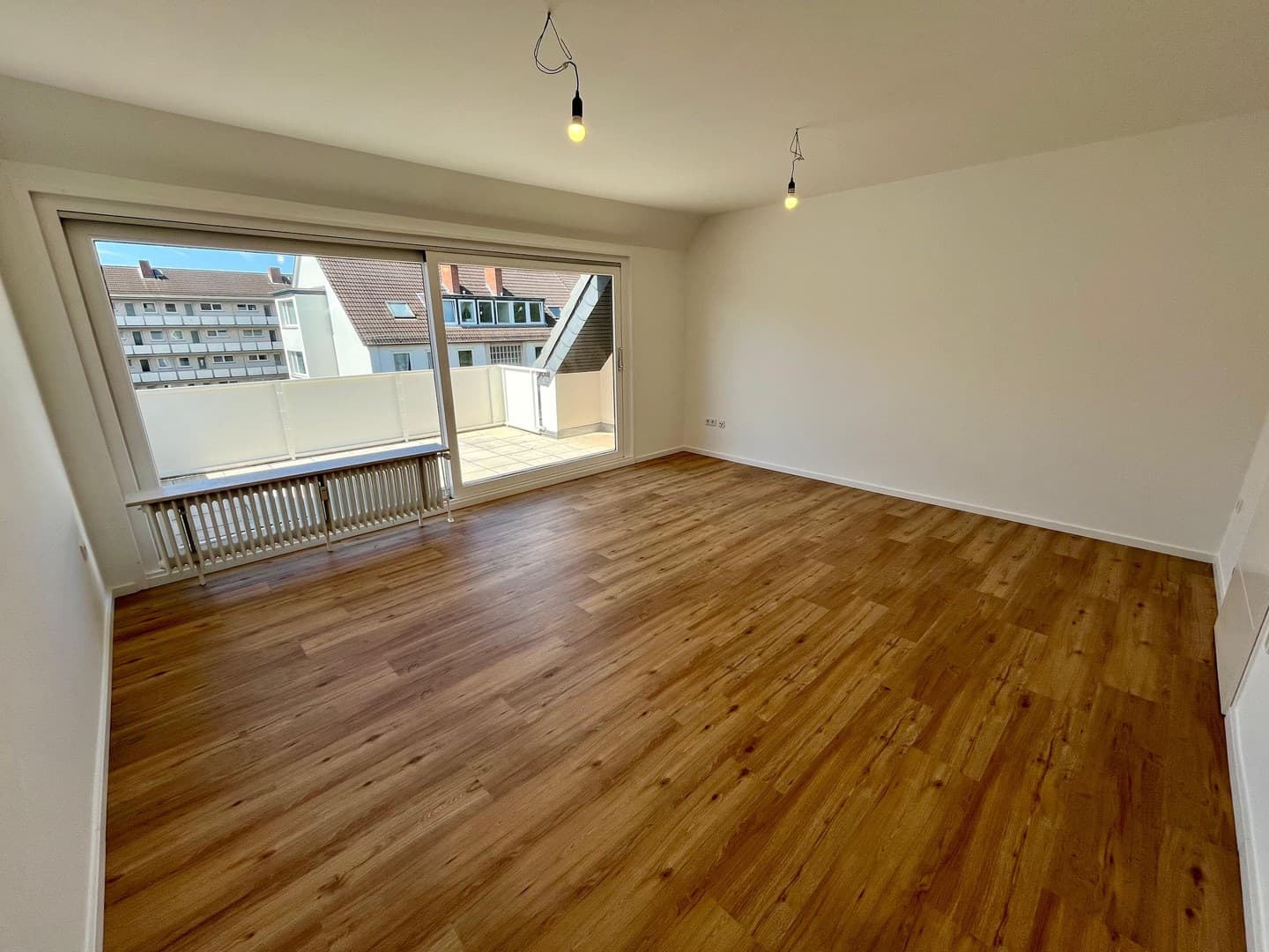 Erstbezug! Renovierte 4-Zi.-Wohnung mit Balkon in Schwachhausen