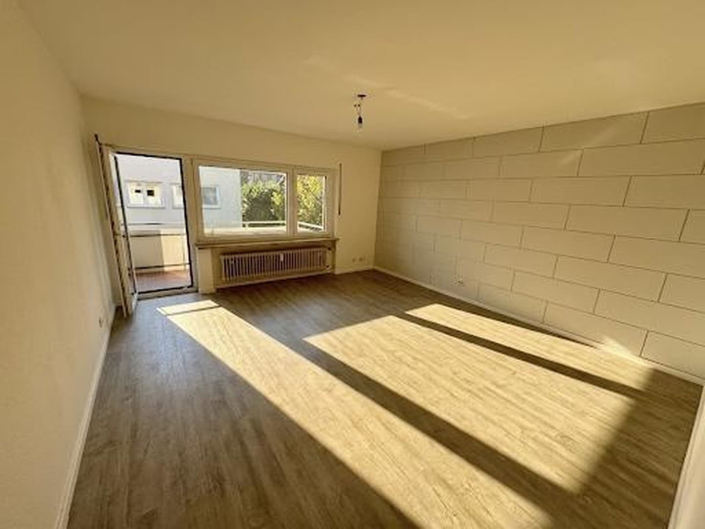 Neugründung: 3er-WG – renoviert, Balkon, Tiefgarage, ab sofort