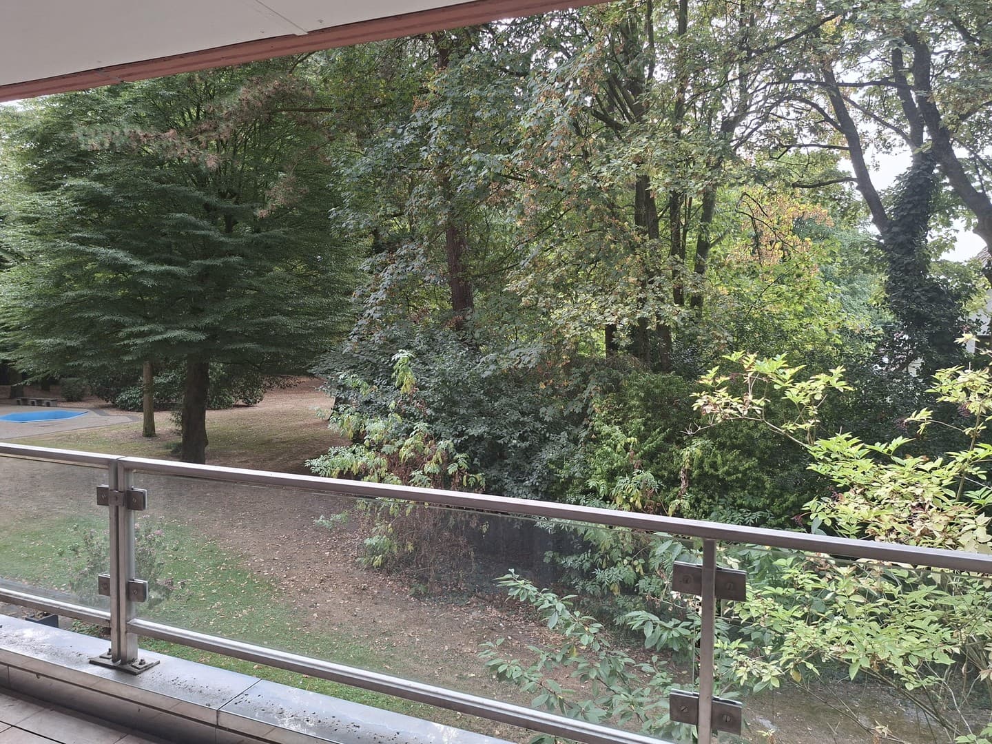 Wohlfühlen in Haarzopf: Renovierte 2,5-Zimmer-Wohnung mit Parkett, Balkon & Parkblick
