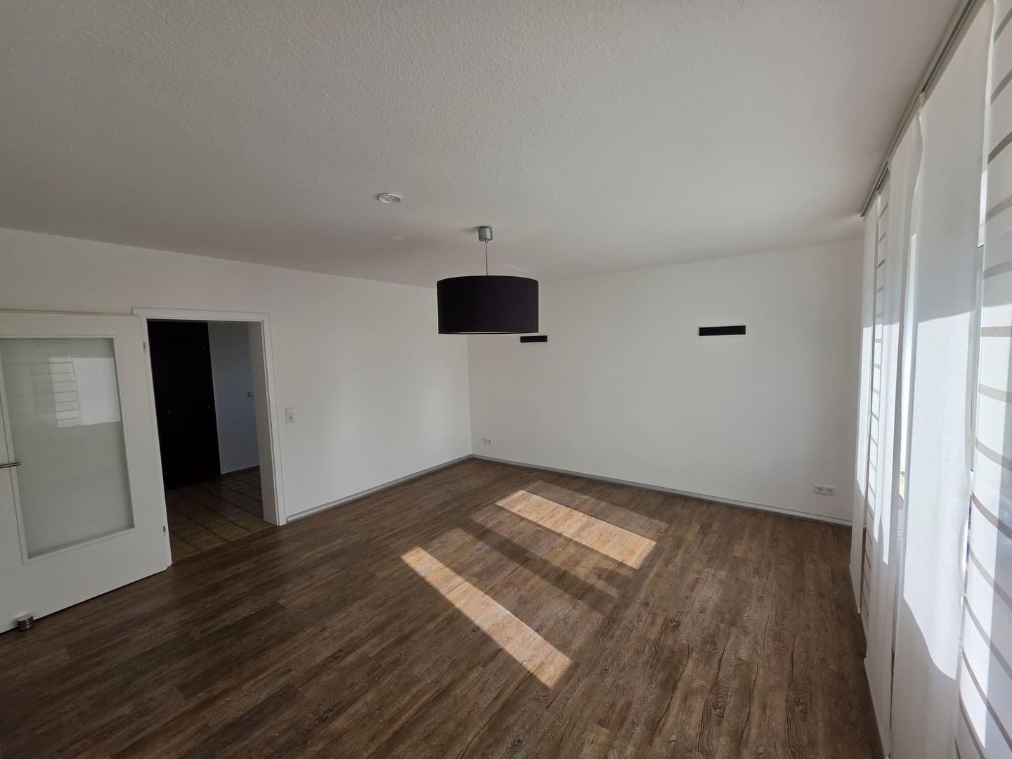 Provisionsfrei: Frisch sanierte 3-Zimmer-Wohnung mit Südbalkon & Stellplatz – sofort bezugsfrei!