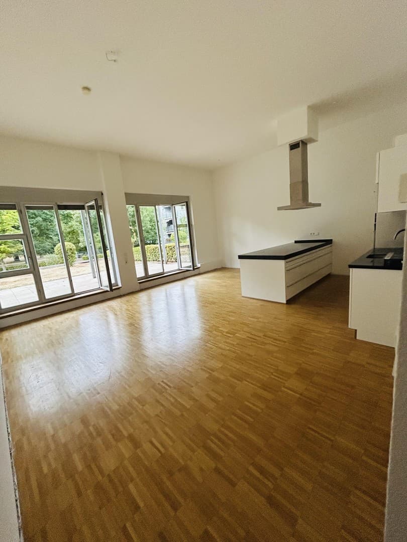 3 Zimmer Wohnung mit Terasse und Einbauküche