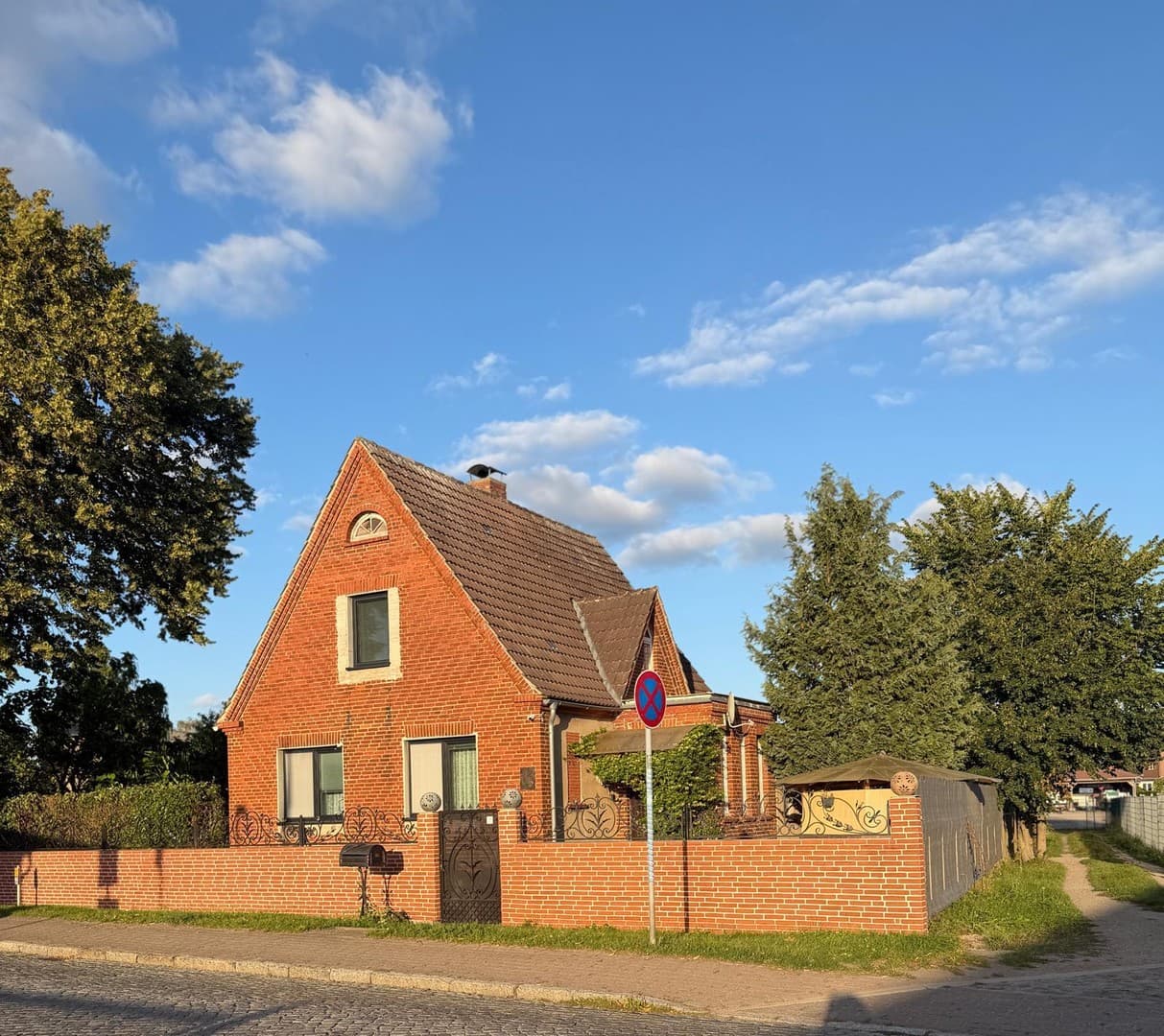 Einfamilienhaus 127 m2 & Halle 140 m2