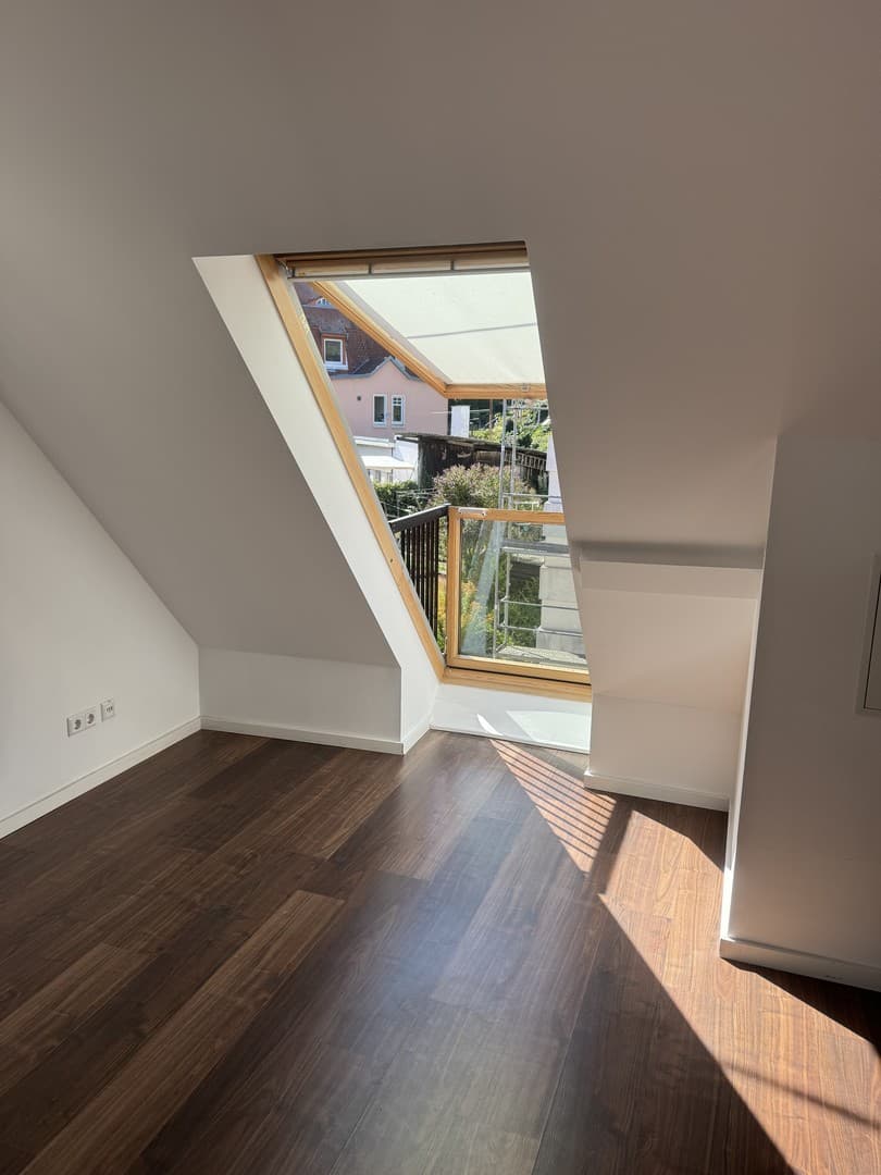 Schöne, helle Dachgeschosswohnung mit Blick auf die Esslinger Altstadt