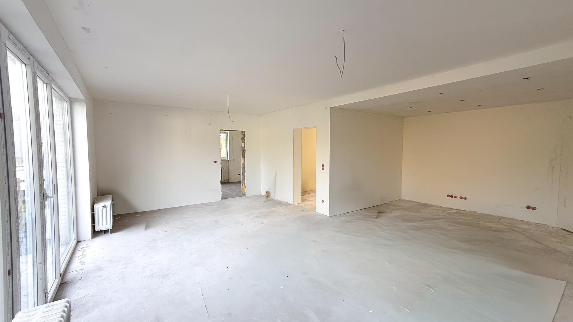 Kernsanierte 3-Zimmer ETW mit 2 Bädern und zwei Balkonen