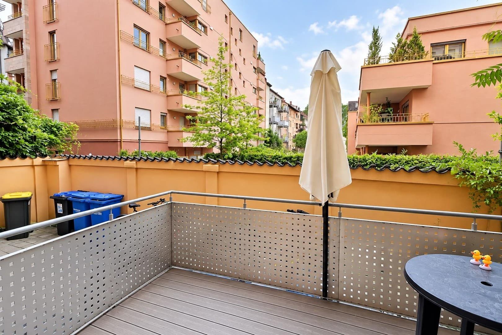 N-Rennweg, Helle 4-Zi.-Wohnung im EG mit Terrasse und Wohnküche