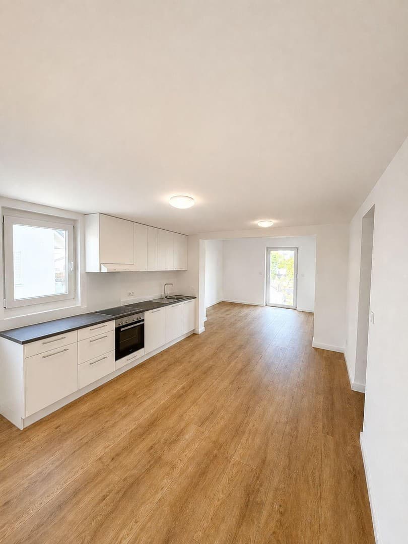 Kernsanierte Wohnung mit Garten und hochwertiger Einbauküche