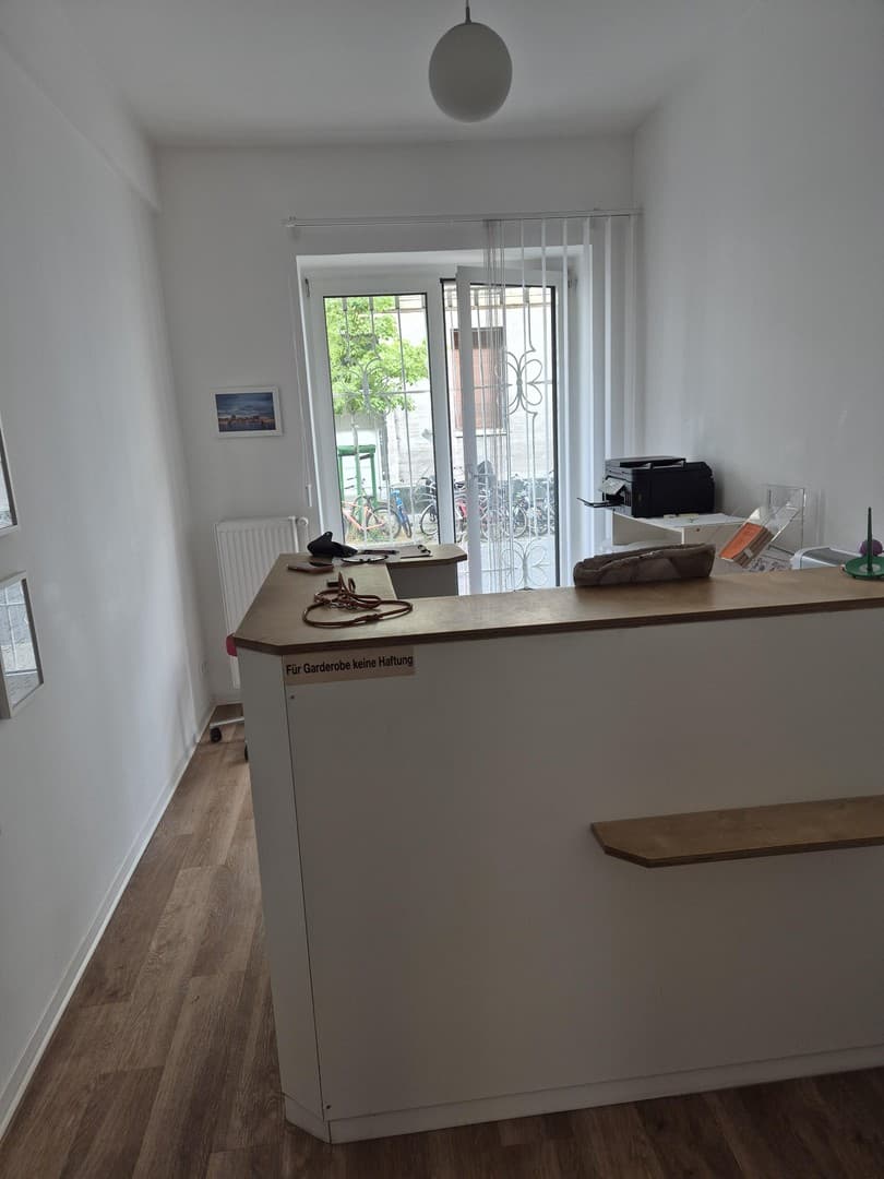 Kanzlei oder Physiotherapie, gute Lage Pempelfort Rosenstr., schöne lichte Räume mit Terrasse
