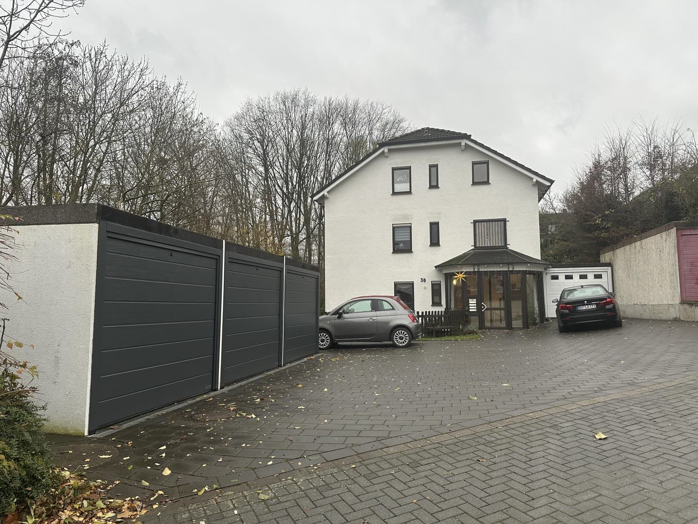 Vermiete Garage für 10 Monate (mit elektrischem Tor)