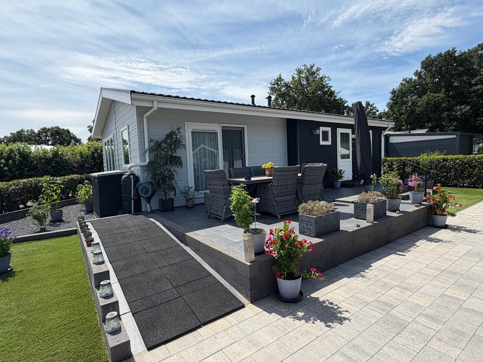 Wunderschönes Chalet auf einem ruhigen Jahresstellplatz auf Campingplatz Marisheem. (4066)