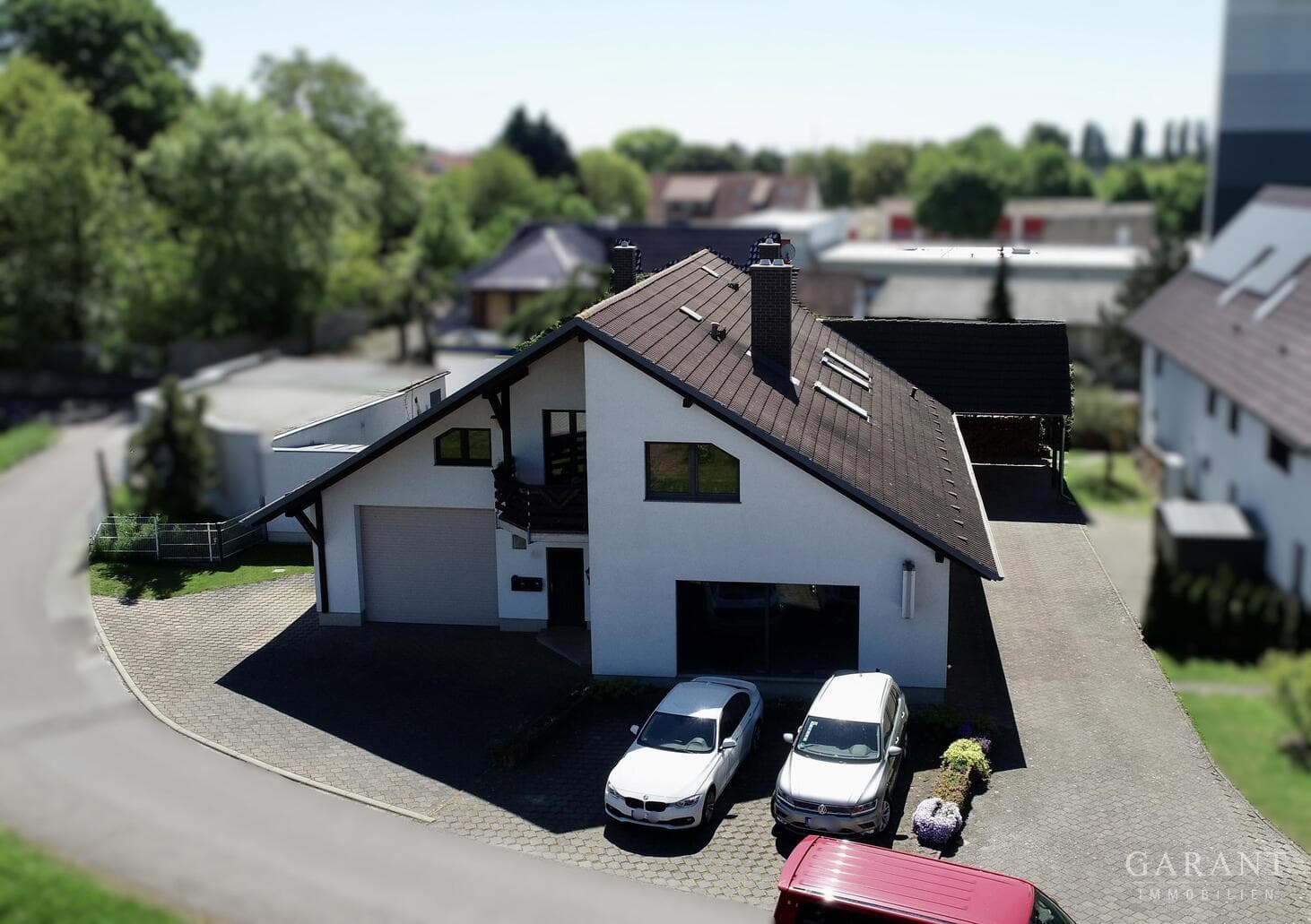 Gewerbeeinheit inkl. zwei Wohnungen & Stellplätzen - vielfältige Nutzungsmöglichkeiten