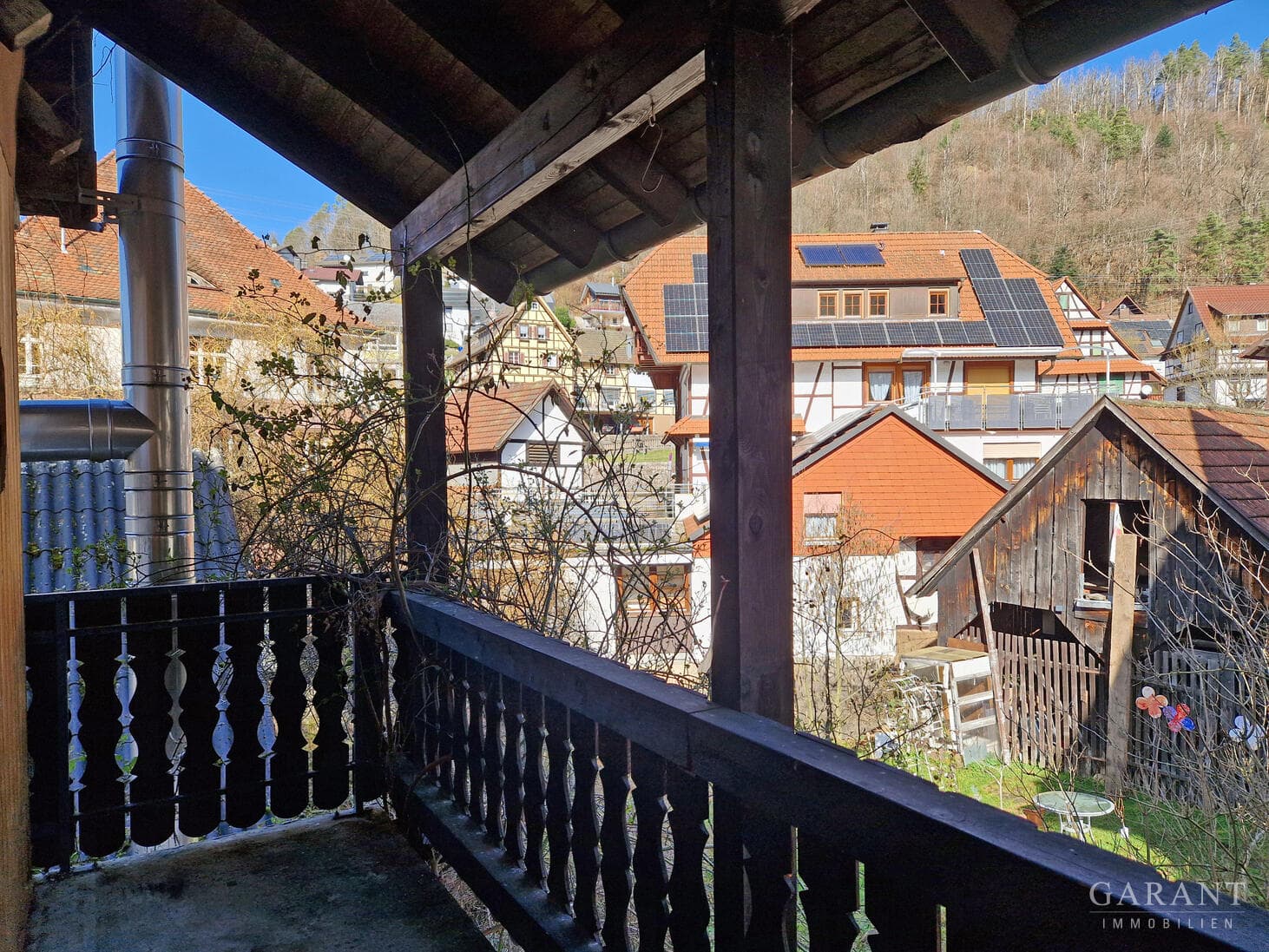 * Viel Potential in ruhiger Lage direkt am Dorfbach *