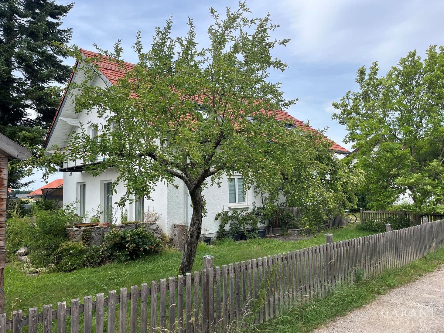 Schönes Baugrundstück mit ca. 488 m² und Altbestand in zweiter Reihe und Feldrandlage von Sauerlach