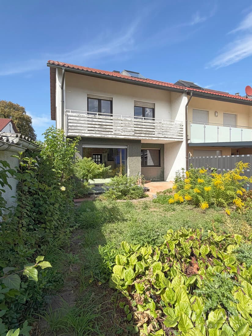 Viel Raum, großer Garten, Ihre Ideen: Reiheneckhaus mit Garage in Waiblingen!