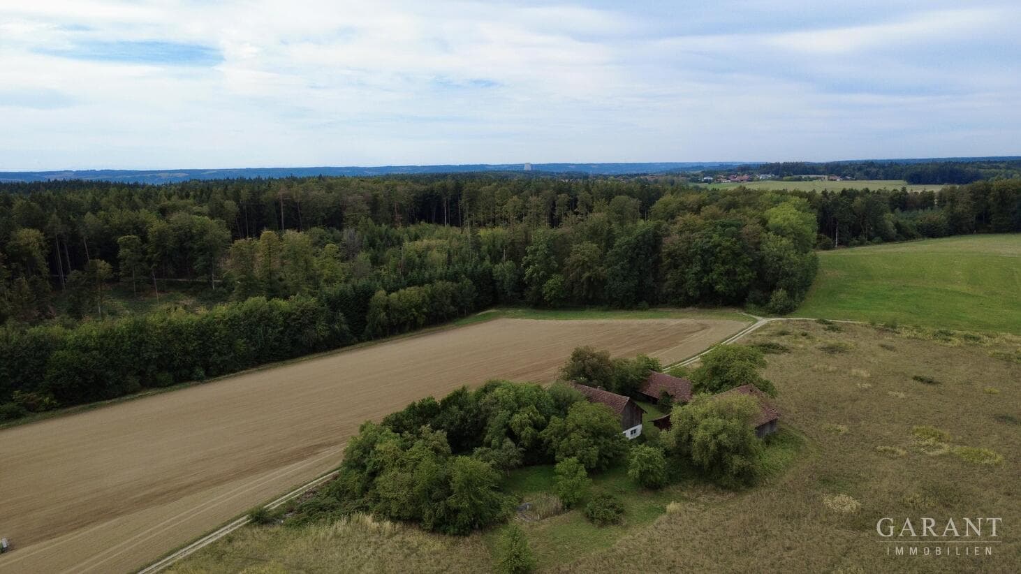 Ehemaliger Dreiseithof in Alleinlage mit bester Anbindung nach Landshut, Freising und München