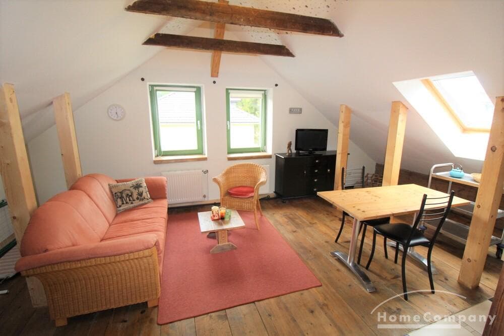 19184DG HomeCompany Dresden Möbliert/Furnished 2-Zimmer Dachgeschoß Apartment in Radebeul max. 2 Personen
