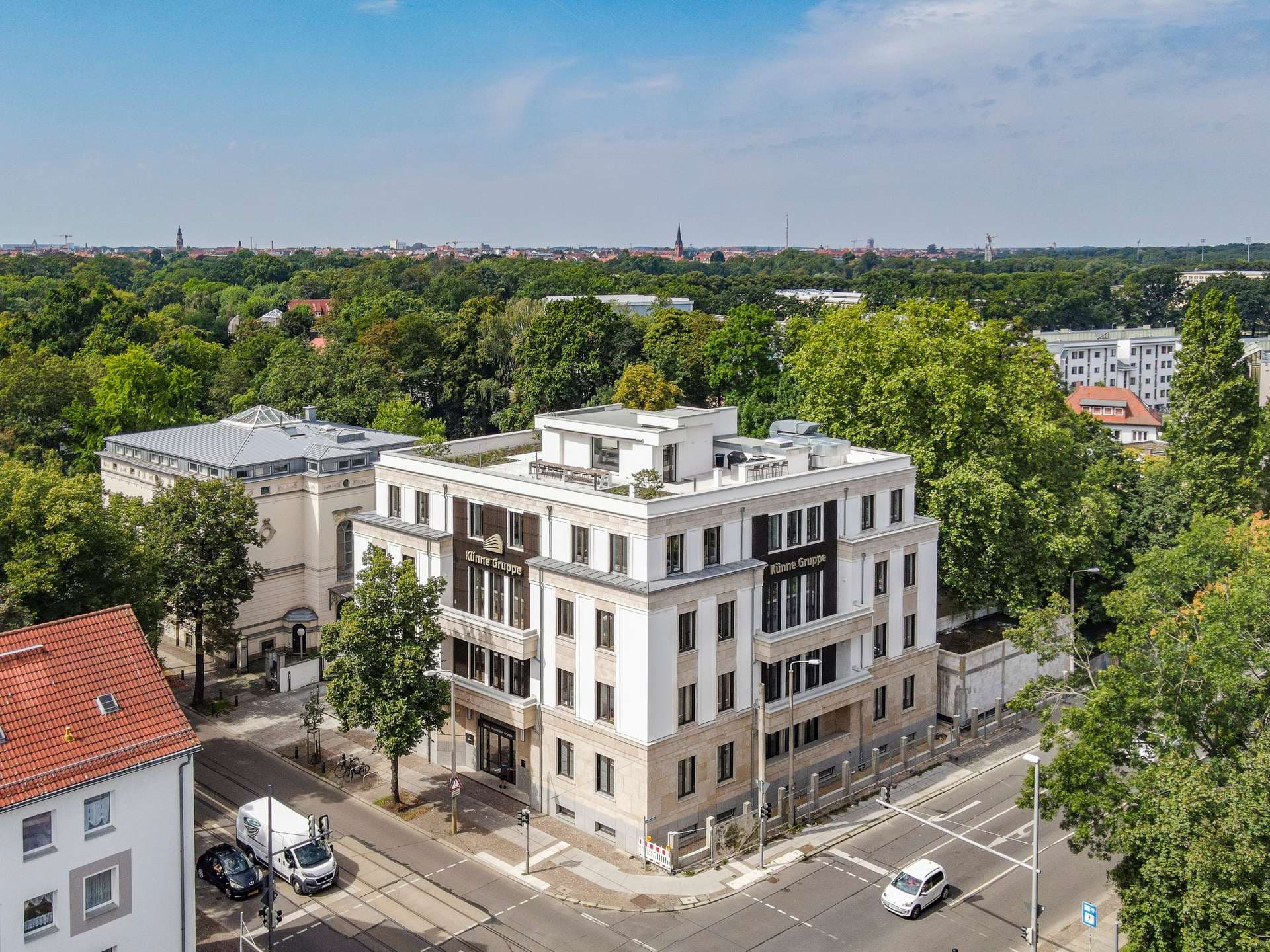 Renditestarkes Wohn- und Geschäftshaus-Ensemble mit drei Gebäuden und großem Grundstück