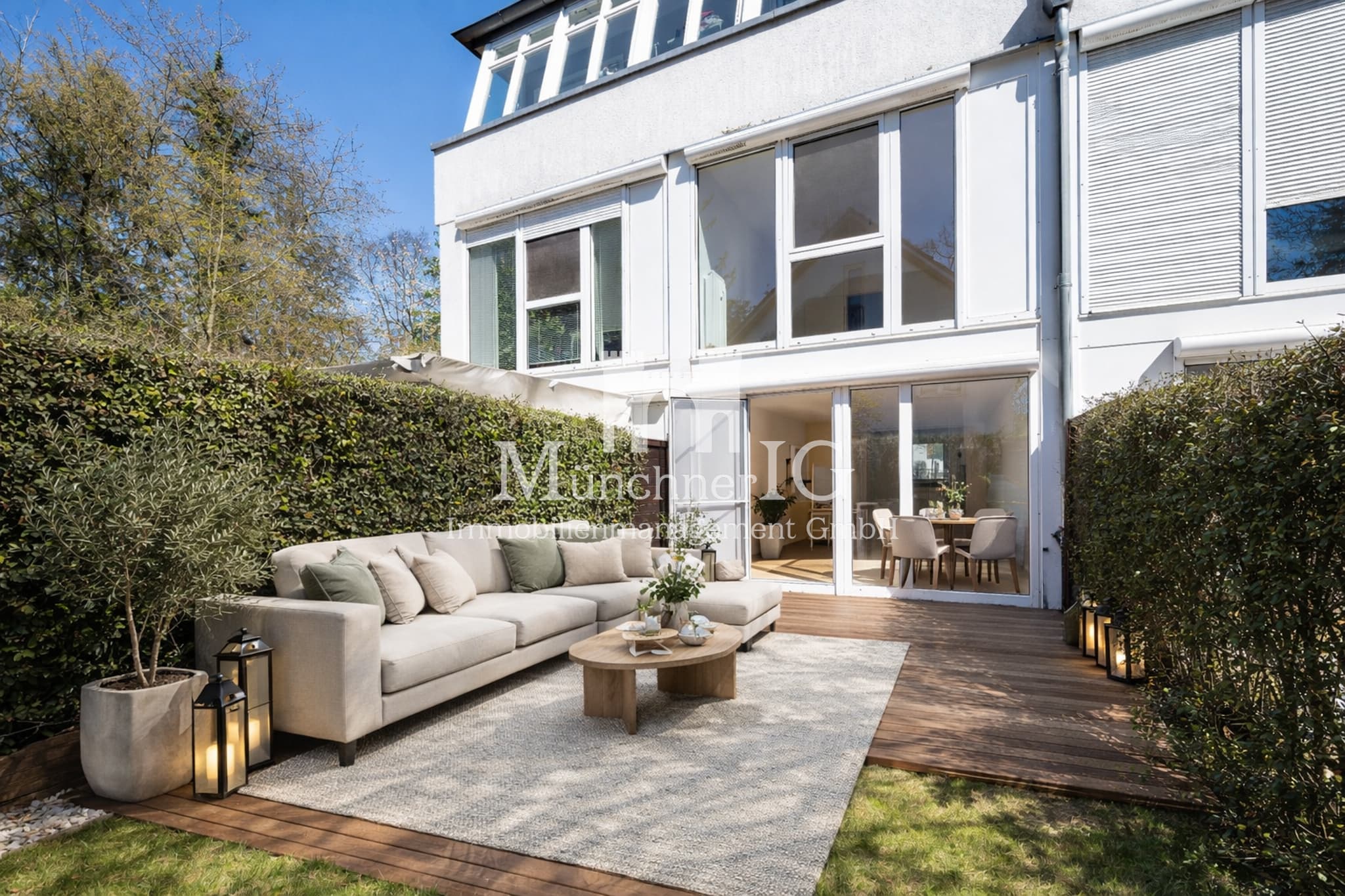 MÜNCHNER IG: Exklusive Maisonettewohnung mit Haus-im-Haus-Charakter und sonnigem Garten in Solln