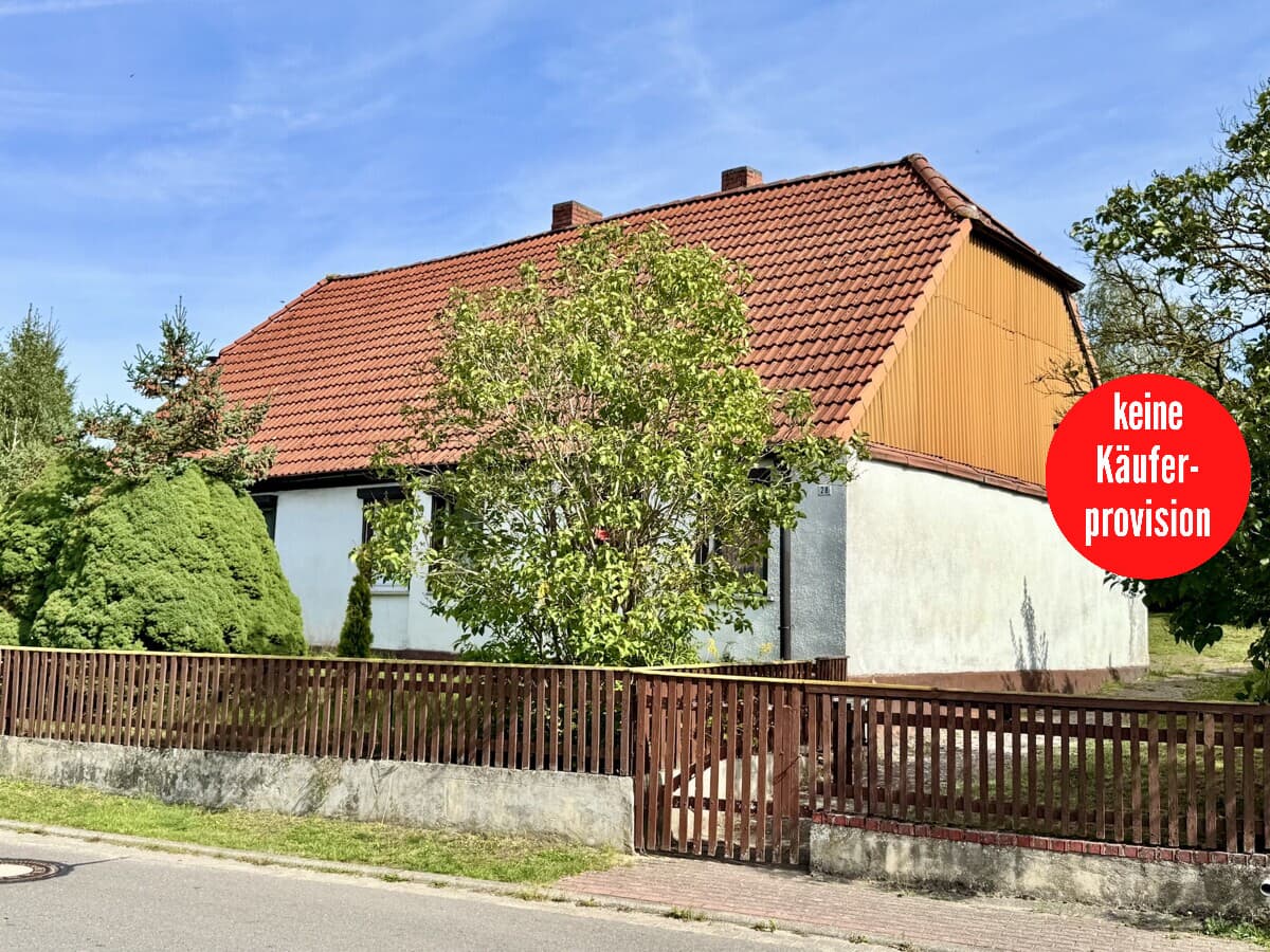 HORN IMMOBILIEN++Sanierungsbedürftiges Einfamilienhaus mit Nebengebäude und altem Obstbaumbestand