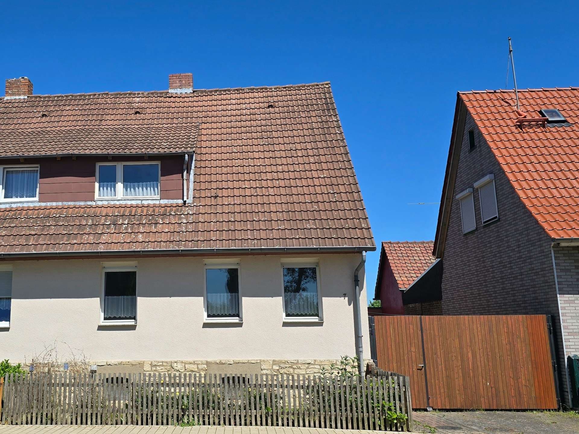 Raumwunder mit Einliegerwohnung, Gästezimmer, Garage und Ackerland zum Verpachten