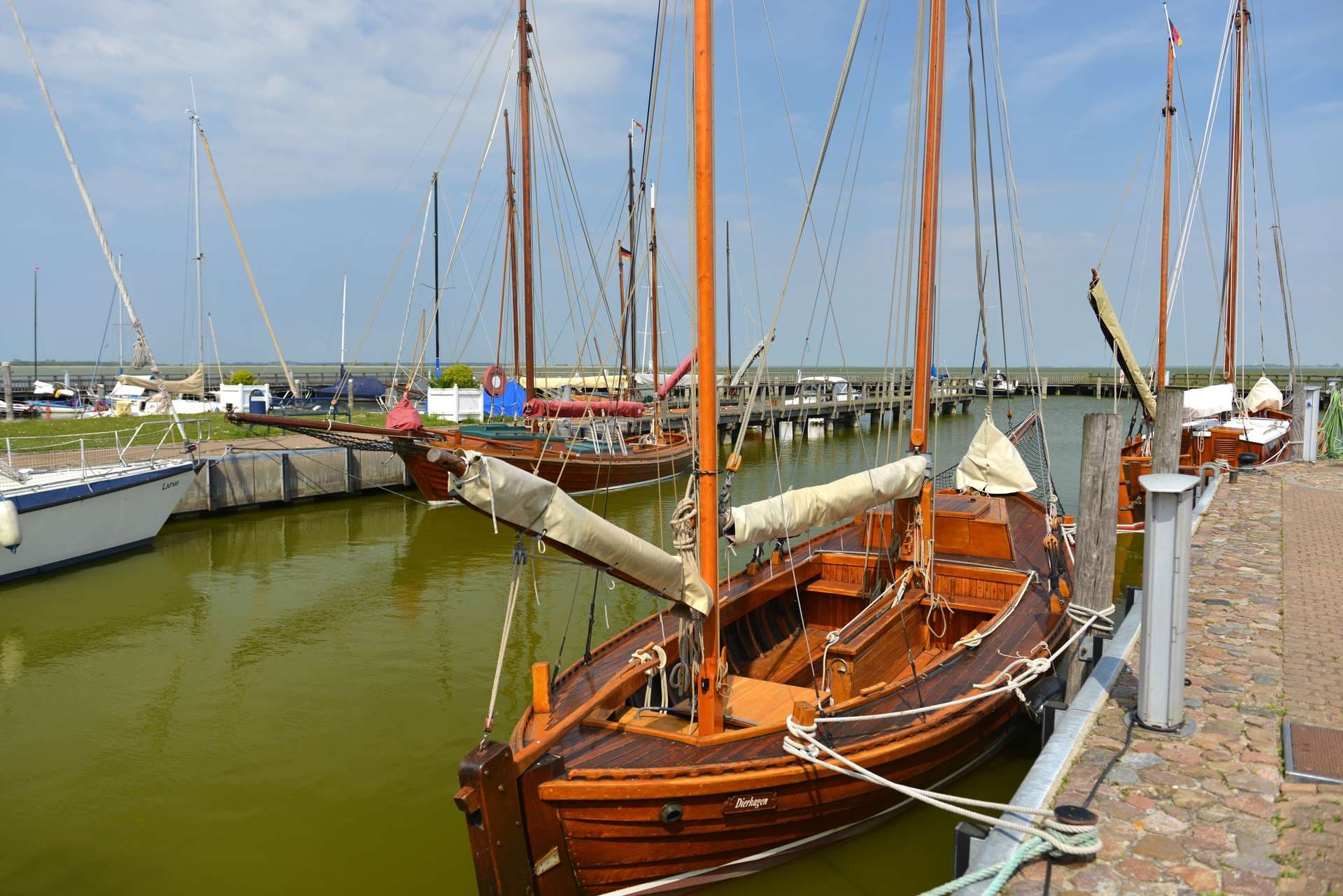 NUR 350 METER BIS ZUM BODDENHAFEN...