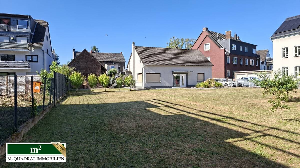 großes Baugrundstück in Köln mit zwei Einfamilienhäuser
