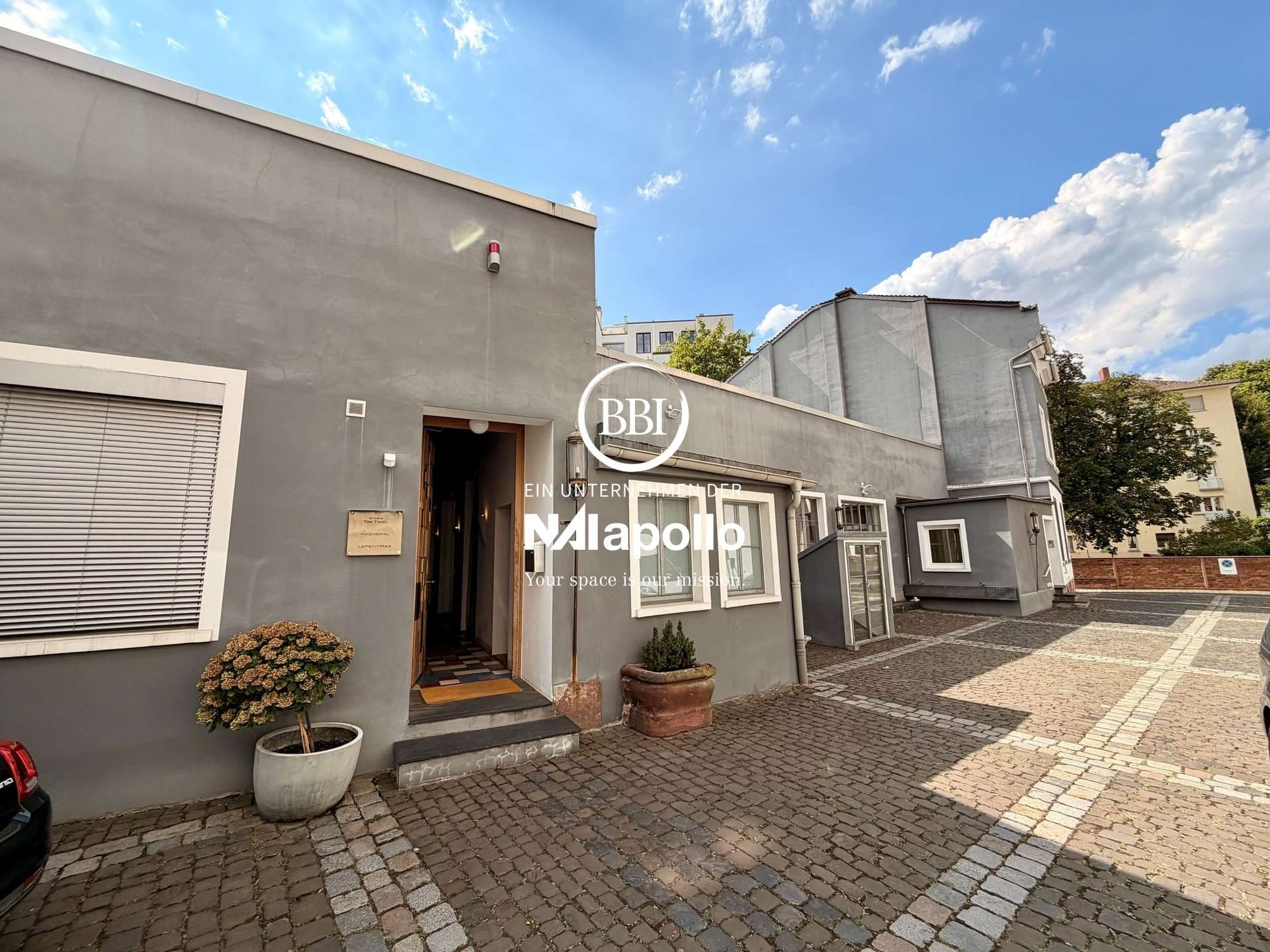 Studio-Loft mit Gewölbekeller und Garten im Frankfurter Westend, ca. 336 m²