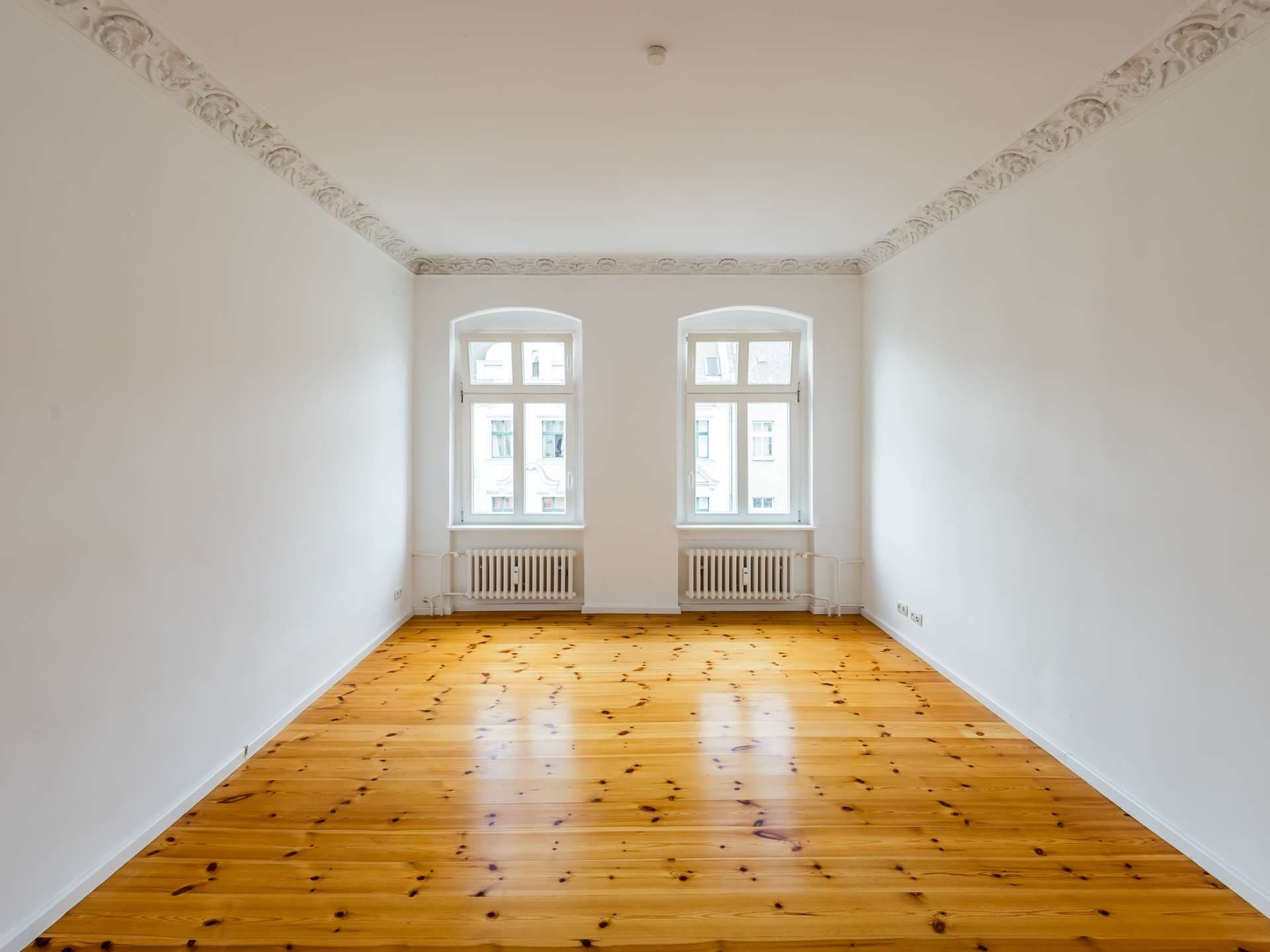 Altbaucharme im Herzen des Wrangelkiezes: 3-Zimmer-Wohnung mit Stuck